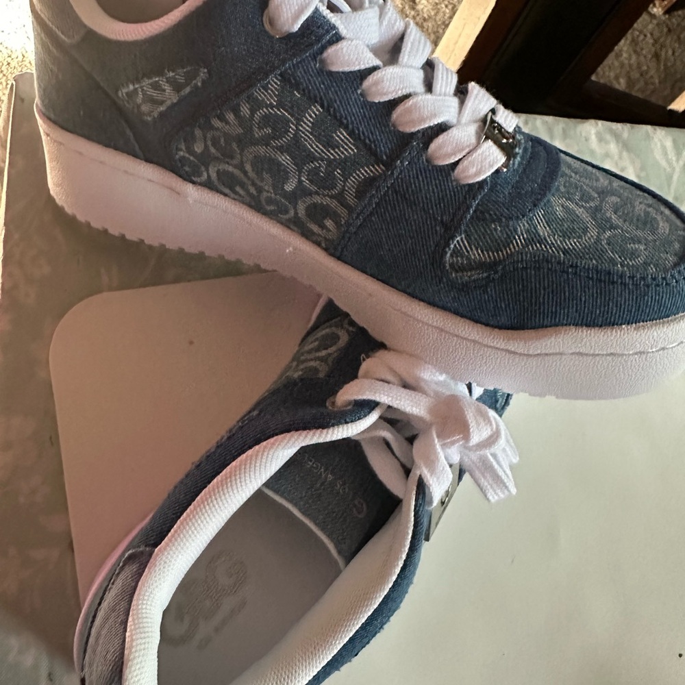 Women Guess sneakers awesome style NWT - Picture 4 of 8